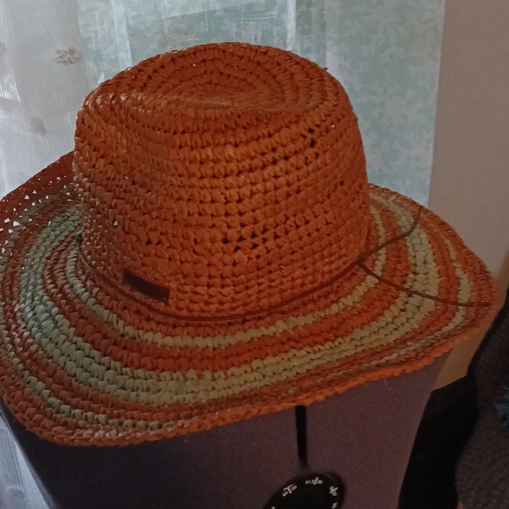ROXY Sun Hat 🌞🦩 - Picture 4 of 8